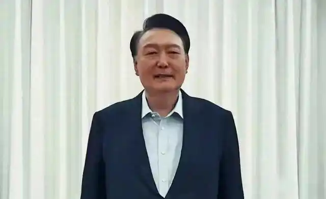 受贿2.17亿？4月25日，文在寅被起诉，尹锡悦检察官盟友展开反击